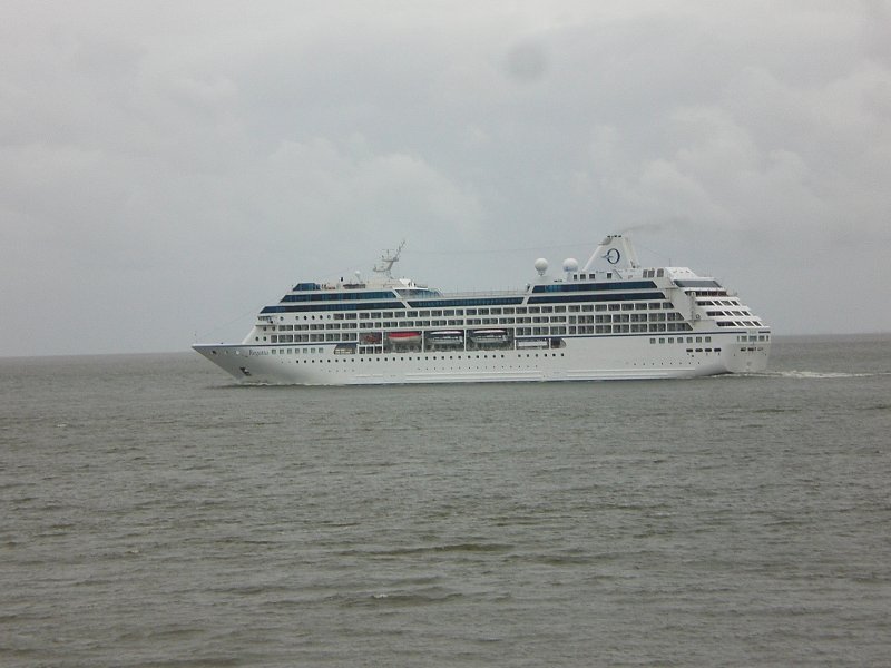 Die Regatta f�hrt am 10.7.2009 an Cuxhaven vorbei. 