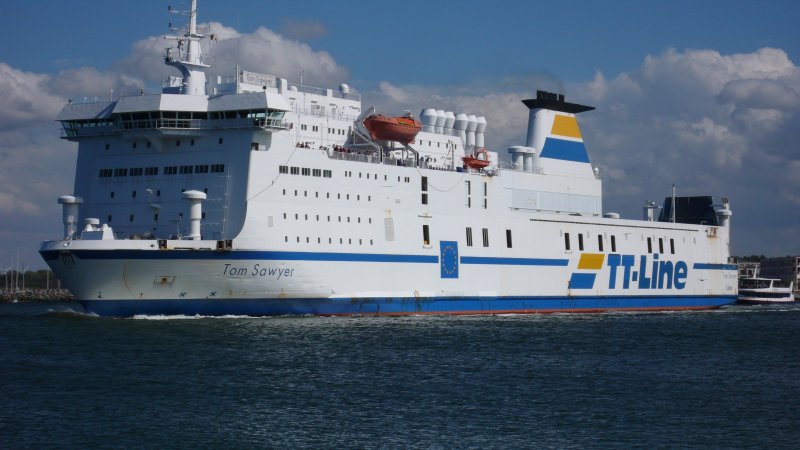 Tom Sawyer der TT-Line beim Verlassen des Rostocker Seekanals am
19.