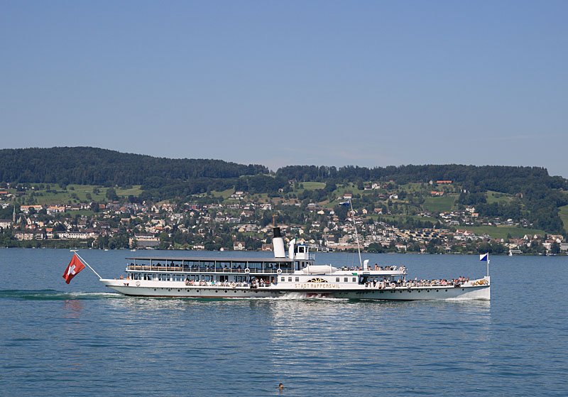 Raddampfer Stadt Rapperswil bei Rundfahrten auf dem Z�richsee am 26.07.07