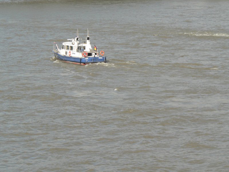 Polizeiboot  WSP 9  der Klner Wasserschutzpolizei ist im Streifendienst auf dem Rhein unterwegs. 10.3.2007