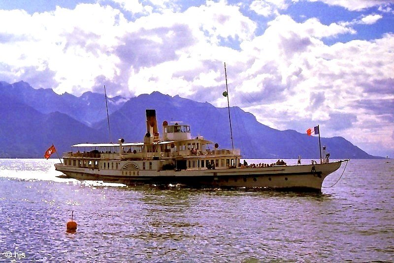 Raddampfer  Rhne  vor Montreux (September 1995)