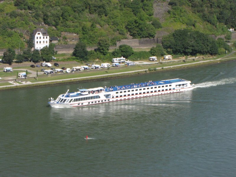 Am 05.08.09 fuhr die VIKING SKY rheinaufw�rts an der Loreley