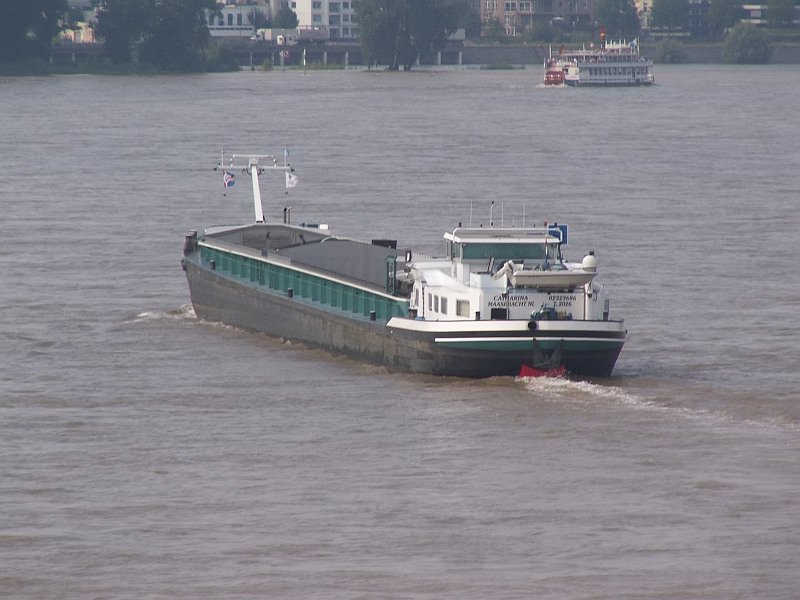 Die niederl�ndische Catharina f�hrt in D�sseldorf in Richtung Duisburg. Im