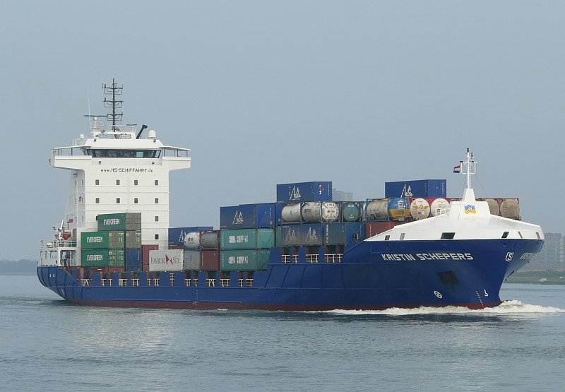 Die Kirstin Schepers läuft in den Hafen ein. Das Bild Die Kirstin Schepers läuft in den Hafen ein. Das Bild