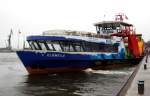 MS Elbmeile verl�sst auf der Linie F62 des HVV nach Sandtorh�ft die Hamburger Landungsbr�cken (29.08.2010)