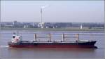 Die 2002 gebaute ELPIDA S (IMO 9244295) am 30.09.2011 Weser abw�rts fahrend. Sie ist ein Massengutfrachter (bulk carrier), 189 m lang, 32 m breit, GT: 29.357, DWT: 53.054 t. Heimathafen ist Pir�us (Griechenland). Fr�herer Name: OCEAN EMPEROR.
