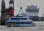 Passagierschiff Hamburg, MMSI 211512520, L 202 m, B 11 m, aufgenommen bei einer Hafenrundfahrt in Hamburg am 21.09.2013.