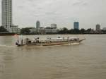 Dieses Express Boot auf dem Chao Phraya Flu in Bangkok bringt Fahrgste zu den verschiedenen am Flu liegenden Anlegestellen.