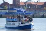 Das Fahrgastschiff Otter Flagge:Deutschland Lnge:19.0m Breite:4.0m kehrt von einer Fahrt zurck in den Hafen von Cuxhaven aufgenommen am 24.04.11