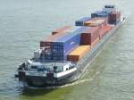 Dieses groe Containerschiff konnte am 21.08.2013 im Rhein in Kln abgelichtet werden.