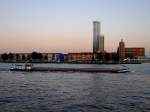 ALETTE(2204092; L=70; B=7,3m; 902t; Bj.1966) im Hafengebiet von Rotterdam bei abendlicher Kulisse; 110901