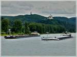 Das Frachtschiff  ECLIPSE  wird vom Frachtsciff  BENNO  berholt, im Hintergrund ist das Schloss Stolzenfels zu sehen. 23.06.2011