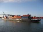 Ein Containerschiff am 13.08.2007 im Hafen Rotterdam.