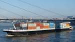 Containerschiff Vigila passierte heute, Sonntag 15.12.2014, Düsseldorf bergauf.
Länge 135 m, Breite 14,20 m, Tonnage 5000
Heimathafen Zwijndrecht / Niederlande
ENI 02330242