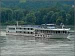 Das Hotelschiff  VIKING EUROPE  aufgenommen am 17.09.2010, stromaufwrts fahrend kurz vor Passau.