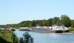 Heckansicht des Container-Koppelverbandes MS BCF Glckauf (2325368) mit SL Primero (2327462) am 04.06.2011 auf dem ESK zw. Hf.Wittingen u. Lder mit Fahrtrichtung Schleuse Uelzen / Elbe / HH. 