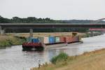 Schubboot Schub Express 25 (05603880 , 16,50 x 8,15m) schob am 18.07.2019 zwei je 65m lange mit Containern beladene Leichter im Elbe-Seitenkanal zw.