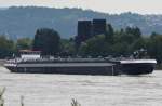 TMS IMPROVAL, ein Tankschiff Heimathafen Poortugaal NL, am 21.09.2013 bei Remagen auf dem Rhein. Im Hintergrund der berhmte Brckenpfeiler von der ,,Brcke von Remagen“. 