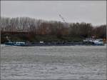 Tankschiff  Laurana  fhrt ber den Maaskanal bei Dordrecht Landeinwrts.