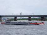 SYNTHESE-1(EuroNr02325952  L=86, B=11,4mtr; Baujahr 1998) hat soeben die Eisenbahnbrcke bei Nijmegen unterfahren;100829