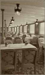 Im April 1912 rammte die Titanic einen Eisberg und versank - unvorstellbar; bis dann dieser aus dem Jahre 1910 stammende Speisesaal erster Klasse Zeitbrcken schlgt und die Vergangenheit in die