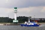 Das Mess- und Laborschiff  Haitabu  am 23.06.2011 auf der Kieler Frde (Kieler Woche) am Leuchtturm Friederichsort. Katamaran aus Aluminium / L: 23,80m / B: 8,40m / Tg: 2,10m / Baujahr 1982 / 2 MAN Diesel / Maschinenleistung 548 kw / 
IMO 8862686 / Heimathafen Kiel / 
Der Leuchtturm ist aus Stahlbeton, 31,7m hoch und in Betrieb seit 1971.