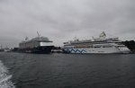 Zurück von der Taufe aus Travemünde liegt die Mein Schiff 5 eingerahmt von AIDAvita und AIDAaura am Ostseekai in Kiel. Am Abend wird sie dann auf Jungfernfahrt ins Baltikum auslaufen, der erste Hafen ist Tallinn. (16.7.2016)