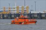 . Lotsenboot „Pilot Bergen“ fährt über die Weser bei Bremerhaven seinem Liegeplatz entgegen.  09.04.2018  (Hans)