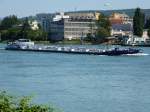 TMS  Fint , rheinaufwrts am Dreilndereck in Basel, der unter Niederlndischer Flagge fahrende Tanker wurde 1974 gebaut, 110m Lnge, Tonnage 2332t, Juli 2015