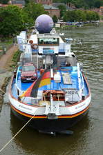 Die 'MS JENNY' (ENI 04503240) liegt als Ausstellungsschiff 'MS Wisssenschaft' am Mainufer in Miltenberg.