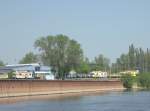 Der Saalekai am Flukilometer 87,3 des Hafens Halle Trotha aufgenommen aus dem Kajak am 02.05.2012 um 14:33 Uhr 