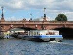 TMS Hermann Burmester (08043013 , 80 x 9m) am 07.07.2016 beim Unterqueren der Moltkebrücke in Berlin-Moabit auf der Spree zu Berg. Ein seltenes Foto da die Güterschifffahrt in diesem Bereich der Spree nicht mehr fährt.