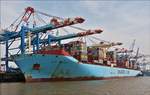 . Containerschiff „MAJESTIC MAERSK“, IMO: 9619919; Bj 2013; L 399 m; B 60 m; Flagge: Dänemark, liegt im Containerhaven von Bremerhaven, etwas Farbe würde dem Schiff auch nicht schaden.  09.04.2018  (Hans) 