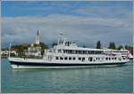 Die MS Thurgau der Schweizerischen Bodensee Schifffahrts Gesellschaft luft in den Hafen von Romanshorn ein.