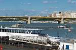 Frachtschiff  Dyna  vor der Margit-Brücke über die Donau in Budapest, 7.8.16 