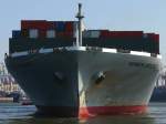Das Containerschiff HUMEN BRIDGE, Panama (IMO: 9302164) L:336m, B:46m gebaut 2007 bei ISHIKAWJIMA HARIMA HEAVY INDUSTRIES, TOKYO JAPAN wird auf der Elbe um 180 Grad gedreht (3); Hamburg, 16.04.2009  