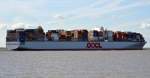 OOCL Brussels Containerschiff  Heimathafen Hong Kong. Container: 13208 TEU Baujahr: 2013, Lnge: 365.50 m, Breite: 48.40 m, Tiefgang: 15.50 m, Geschwindigkeit: 23.kn, IMO: 9622590. Bei Brokdorf am 29.09.15 auslaufend von  Hamburg beobachtet.
