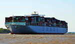 COSCO England Containerschiff  am 15.09.16 bei Wedel einlaufend nach Hamburg, IMO: 9516428 Heimathafen Hong Kong.  Baujahr: 2013, Container: 13386 TEU, Lnge: 366.00 m, Breite: 51.20 m Tiefgang: 15.50 m