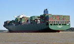 Thalassa Doxa Containerschiff  Heimathafen Singapore  IMO: 9667174, Baujahr:2014, Teu: 13606, Lnge: 368,50m, Breite: 51m, Tiefgang: 15,80m, schafft 23 kn bei einer Maschinenleistung von 53250KW. Am 15.09.16 bei Wedel einlaufend nach Hamburg. 