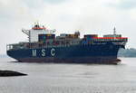 MSC Adelaide, Containerschiff, IMO: 9618290, Baujahr 2013, Teu 8800, Lnge 300 m, Breite 48,34 m. Auslaufend bei Wedel am 25.09.17.