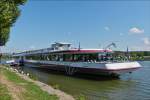 . River Diva, L 8 m, B 11,40 m, hat Platz für 600 Gäste, Flagge Luxemburg, liegt hier in Remich am Kai, es gehört zur Flotte der Navitours aus Luxemburg.  02.09.2014