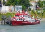 Feuerlschboot auf dem Rhein in der Stadt Basel ..
