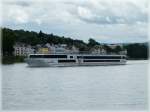 Whrend einer Schiffsrundfahrt auf dem Rhein bei Koblenz konnte ich das Passagierschiff  VIKING HELVETIA  im Bld festhalten. Schiffsdaten: Euronr 04804700, Bj 2006, L 132,80m, B 11,40m, das Platzangebot reicht fr 198 Passagiere. 23.06.2011