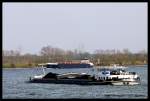 MS  Viking  von Zwolle, 02325951 und TMS  Nancy von Basel, 07001915 im Begegnungsverkehr. Auf dem Rhein im Frhjahr 2012.