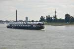 ,,Terra`` Binnenschiff Autotransporter auf dem Rhein bei Dsseldorf am 29.08.15. Lnge: 110m, Breite: 12m, IMO: 02316216.