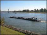 Das Tankschiff  Grete-Marie  ist am 14.10.2007 auf dem Rhein in Dsseldorf rheinaufwrts unterwegs.
