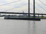 Tankmotorschiff  Aegir , Rhein bei Düsseldorf am 27. Juli 2017 an der Rheinkniebrücke.