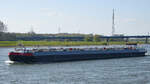 Das Tankmotorschiff GAS 91 (ENI: 02335612) war Mitte April 2021 auf dem Rhein bei Duisburg unterwegs.