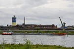 Das Tankmotorschiff SYNTHESE-2 (ENI: 02324596) war Anfang Mai 2021 auf dem Rhein bei Duisburg zu sehen.