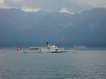 Dampfschiff  Rhone  pflgt am 10.6.2007 bei Gewitterstimmung bei St. Saphorin durch die Wellen des Lac Lman